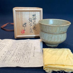 Tazón de té Jomon Inlay Matcha de Tatsuzo Shimaoka | Tesoro Nacional Viviente | Tomobako