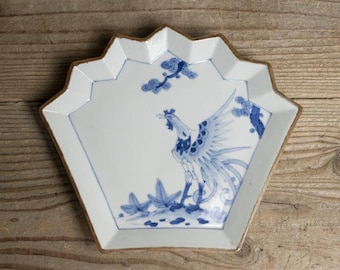 Antiker japanischer Imari-Phönixteller | Hizen-Porzellan aus dem 19. Jahrhundert | Blau-weiße Arita-Ware | Ungewöhnlich geformter Teller | Ko-Imari