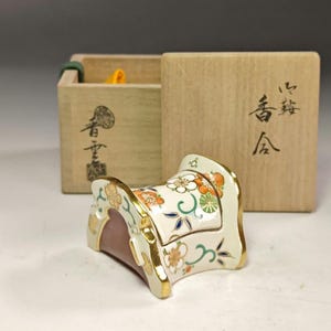 Japanese Kogo Incense Container by Miyagawa Koun | Ryukoku Kiln Kyoto Ware | Sakura Design Saddle-Shaped Kogo with Tomobako