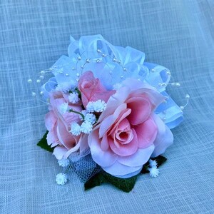 Peach and white wrist corsage, Prom corsage, Prom flowers, Mother of Bride, Mother of Groom, pearls and babys breath corsage, Petite corsage