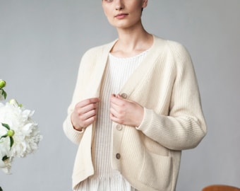 Damen Strickjacke aus Merino Wolle mit Taschen, Strickpullover aus Bio Merinowolle mit Knöpfen, Winter Pullover für Frauen