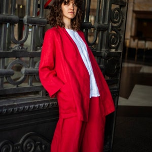 Create a laid-back yet stylish look with the help of linen. Get your two-piece linen set of a blazer and wide-leg pants