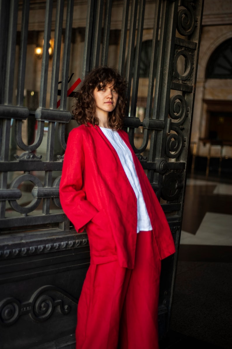 Create a laid-back yet stylish look with the help of linen. Get your two-piece linen set of a blazer and wide-leg pants
