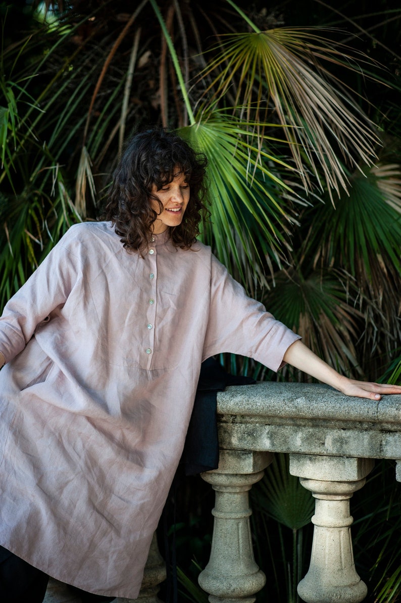 Oversized linen tunic with bat sleeves and a partial button closure. Side pockets for extra comfort while on the go.