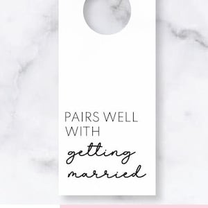 Étiquette de vin de mariés imprimable | se marie bien avec l'étiquette de bouteille Mariage | Cadeau de mariage moderne | Étiquette cadeau minimaliste avec alcool de mariage