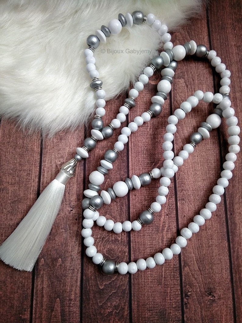 Long Collier-Sautoir en perles bois au style mala avec pompon, mode Bohème-chic, Hippie-Chic pour femme White