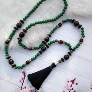 Long Collier-Sautoir en perles bois au style mala avec pompon, mode Bohème-chic, Hippie-Chic pour femme Green