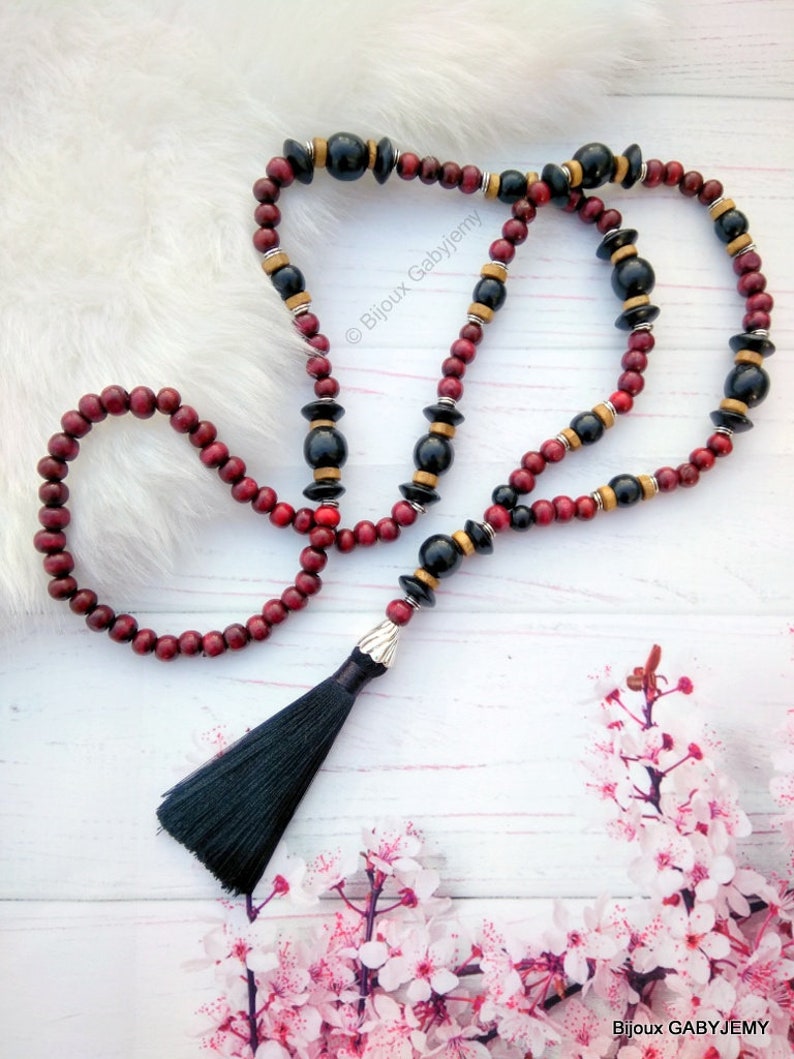 Long Collier-Sautoir en perles bois au style mala avec pompon, mode Bohème-chic, Hippie-Chic pour femme Bordeaux