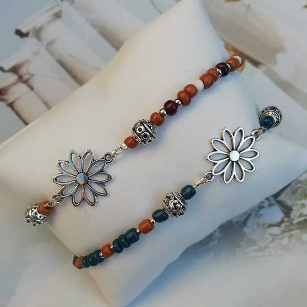 bracelets cheville / chaine de cheville / chevillere en perles, boheme, couleur bleu ou marron grosse fleur centrale, petites perles