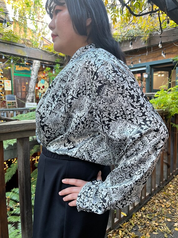 Vintage 1990s Black & White Floral Blouse // Deep… - image 5