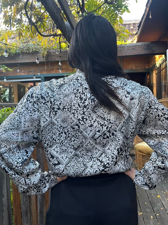 Vintage 1990s Black & White Floral Blouse // Deep… - image 6