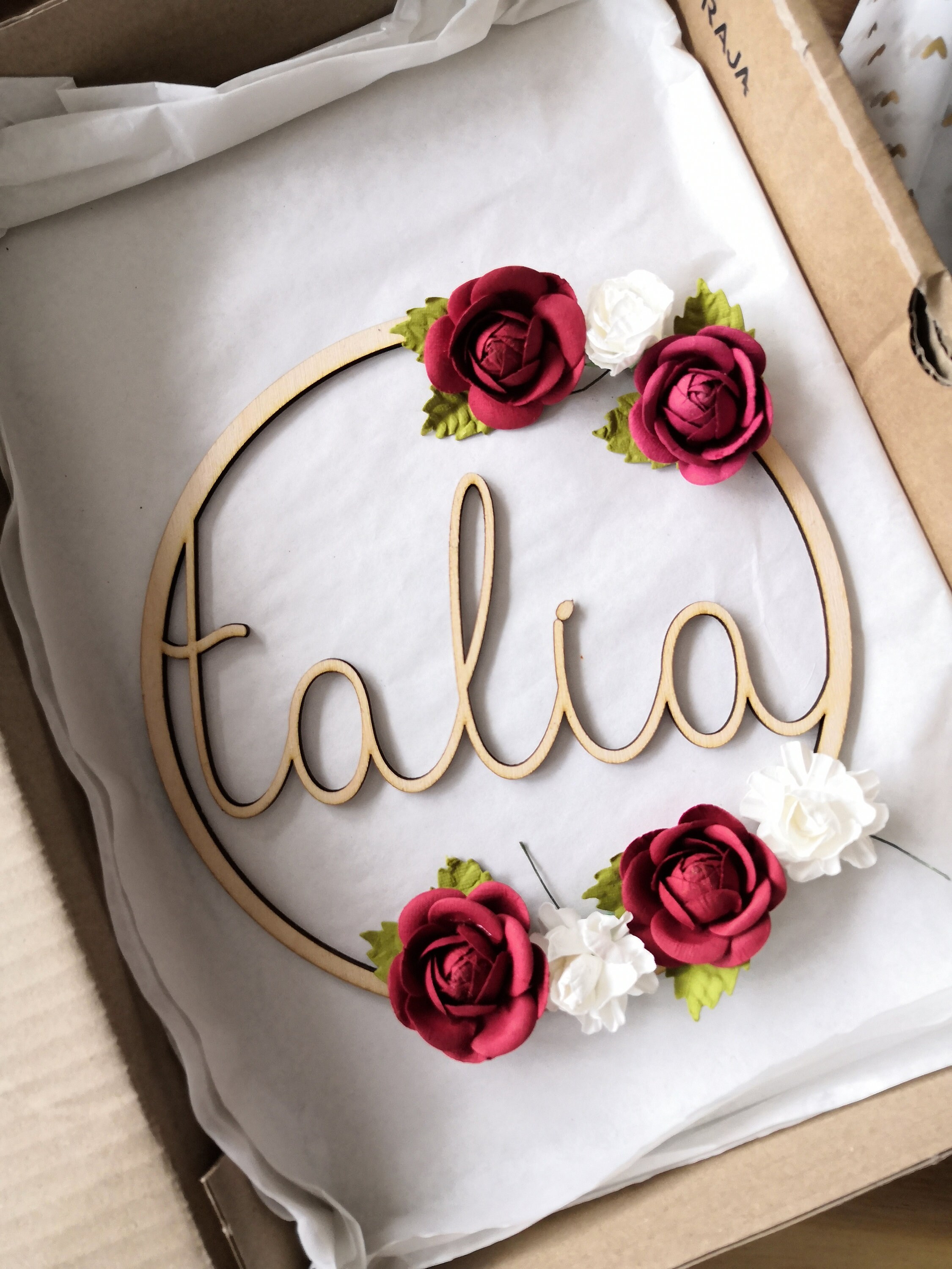 Modèle Talia - Plaque de Porte Bois et Roses en Tissu