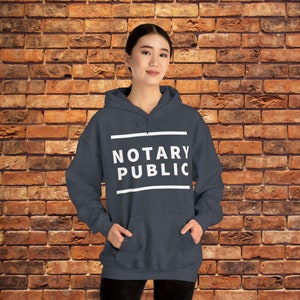 Chemise à capuche à imprimé audacieux Notary Public Sweat à capuche unisexe en mélange épais image 4