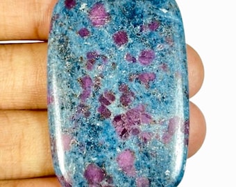 Cabochão de rubi cianita natural, gema solta para joias.