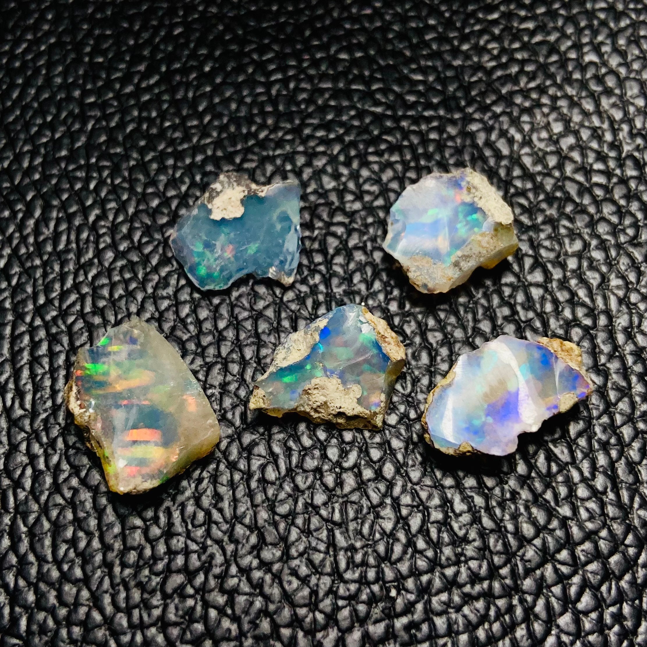 天然エチオピア産オパール原石、13カラット、13x10x5～15x9x4 mm