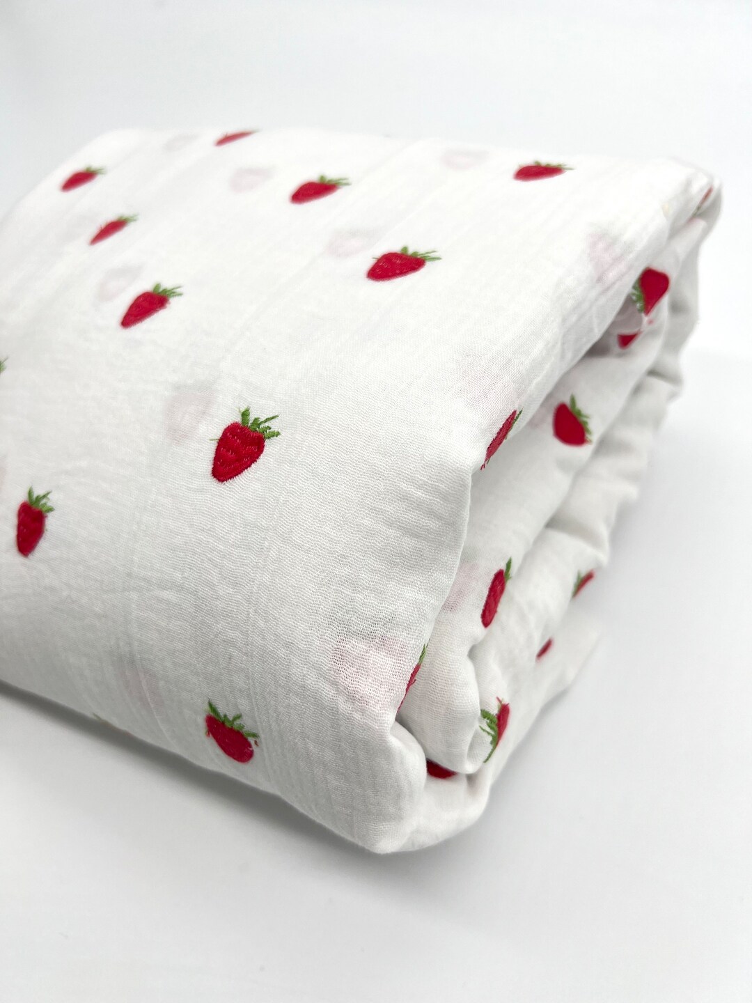 Musselin mit Erdbeeren Stickerei Stoff double Gauze Stickerei ab 0,5m ...