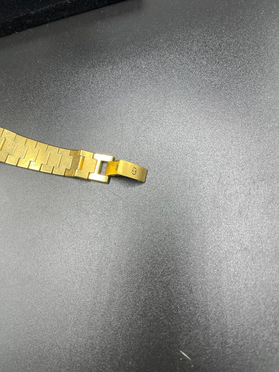 Gucci Gold plated Watch works - image 6