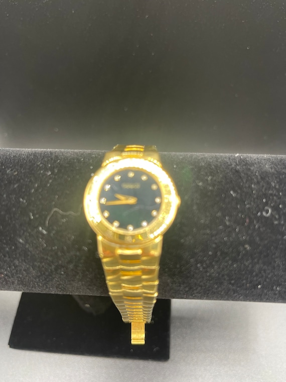 Gucci Gold plated Watch works - image 2