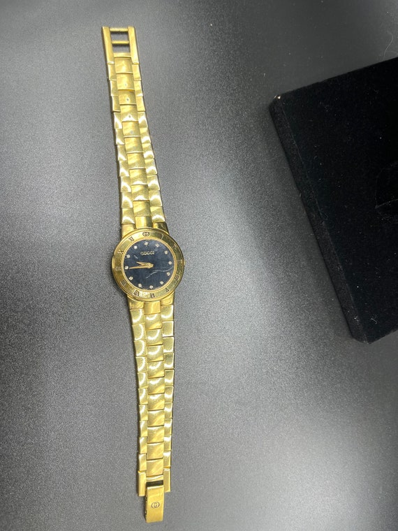 Gucci Gold plated Watch works - image 3