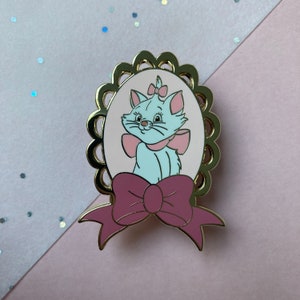 Enamel Pin - Marie LE 50 - Disney Enamel Pin - Cute Enamel Lapel Pin -  Kawaii Pins - Cat pins - @Magicalstudioco