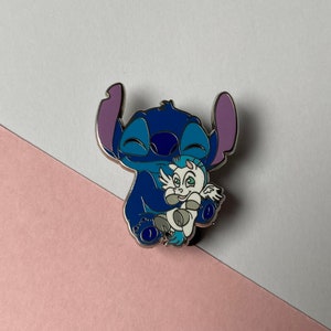 Pin de esmalte - Stitch e Pégaso - Stitch e seus amiguinhos - Pins Kawaii - @Magicalstudioco