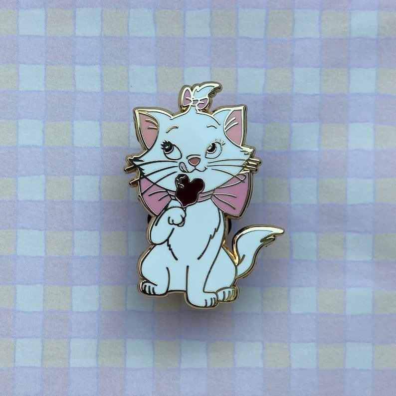 SECONDS PIN SALE Stitch Marie Aristocats Grogu Snacks magicalstudioco Bild 6