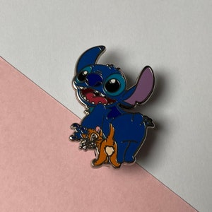 Pin de esmalte - Stitch e Oliver - Stitch e seus amiguinhos - Pins Kawaii - @Magicalstudioco