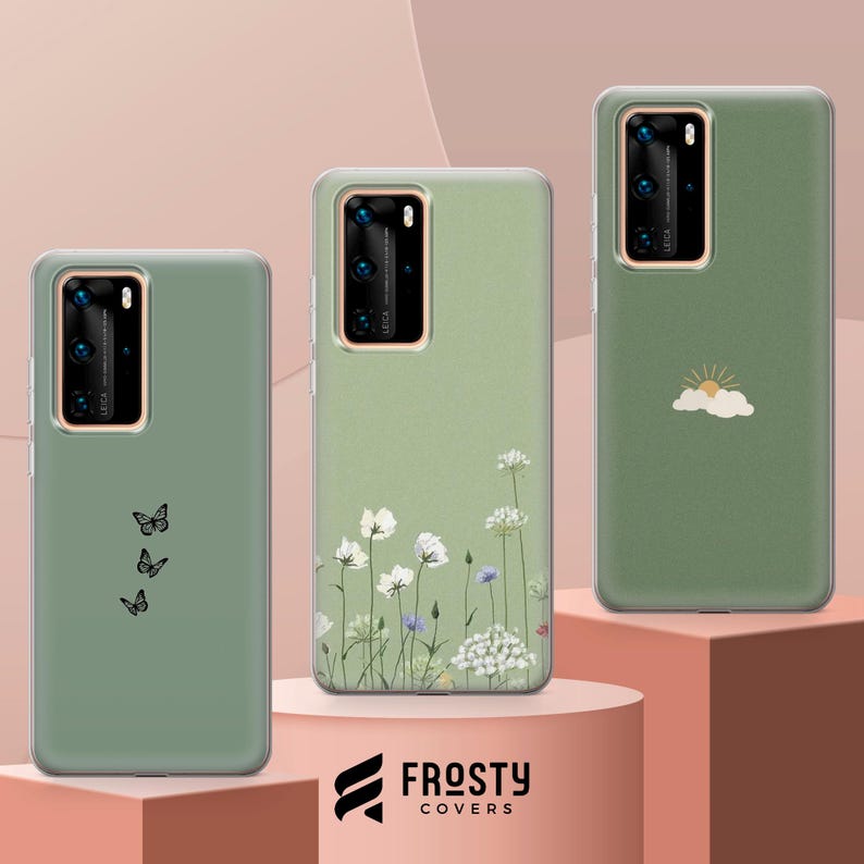 K&ouml;nnte beinhalten: Drei gr&uuml;ne Handyh&uuml;llen mit verschiedenen Designs. Die erste H&uuml;lle hat ein Blumenmuster, die zweite H&uuml;lle hat ein Schmetterlingsmuster und die dritte H&uuml;lle hat ein Sonnen- und Wolkenmuster. Die H&uuml;llen sind alle aus klarem Kunststoff und haben eine matte Oberfl&auml;che.