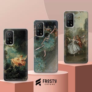 Pode incluir: Tr&ecirc;s capas de telem&oacute;vel com estampas de arte cl&aacute;ssica. Uma capa apresenta uma mulher num baloi&ccedil;o, outra uma bailarina e a terceira um casal a dan&ccedil;ar. As capas t&ecirc;m um m&oacute;dulo de c&acirc;mara preto e o log&oacute;tipo "Frosty Covers".