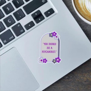 Lustiger Chronischer Krankheit Grabstein 6,5 cm Aufkleber, Kühlschrankmagnet, Autoaufkleber - Humor Vinyl Aufkleber Design mit Blumen für kranke Menschen