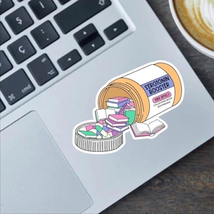Pegatina de 2,5 pulgadas con potenciador de serotonina, para parachoques o imán: vinilo resistente al agua en forma de frasco de pastillas, ideal como regalo para amantes de los libros y bibliotecarios.