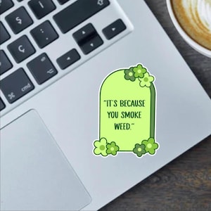 Lustiger Chronischer Krankheit Grabstein 6,5 cm Aufkleber, Kühlschrankmagnet, Autoaufkleber - Humor Vinyl Aufkleber Design mit Blumen für kranke Menschen