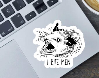 Jag biter män rolig feministisk 2,5" vinylklistermärke, bildekal eller kylskåpsmagnet