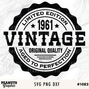 Puede incluir: Gráfico de estilo vintage en blanco y negro con el texto "Edición limitada 1961 Vintage Calidad original Envejecido a la perfección".