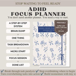 Könnte beinhalten: ADHD Focus Planner mit blauem Blumenmuster auf cremefarbenem Hintergrund. Der Text umfasst STOP WAITING TO FEEL READY, ADHD FOCUS PLANNER und eine Schritt-für-Schritt-Liste. Ein Etikett zeigt Letter size 216 x 279 mm und A4 size. Unten steht: Break through task paralysis.