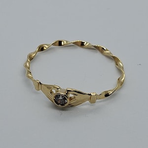 14k Gold hands Ring with Lab Diamond, Rope Style