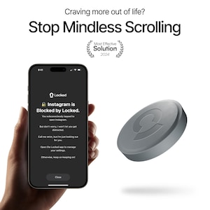 Può includere: Uno smartphone mostra una schermata di Instagram bloccata con il testo "Instagram è bloccato da Locked". Un oggetto circolare grigio con un logo fluttua nelle vicinanze. L'immagine include il testo "Stop Mindless Scrolling" e "Most Effective Solution 2024."