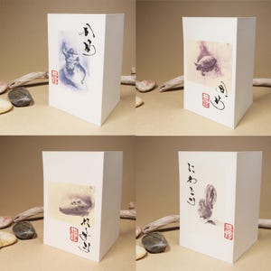 Tarjetas de felicitación con ilustraciones y caligrafía japonesa