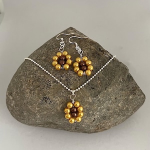 Flower Necklace and Earrings Set, Sunflower Necklace, Sunflower Dangle Earrings, Pearl Jewellery Set, Flower Jewellery Gift, Boho Jewellety.