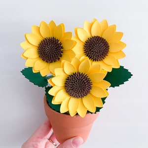 Arrangement de tournesols en papier en pot - décoration de table - mini jardinières - plantes en papier - fleurs en papier - décoration végétale - composition florale