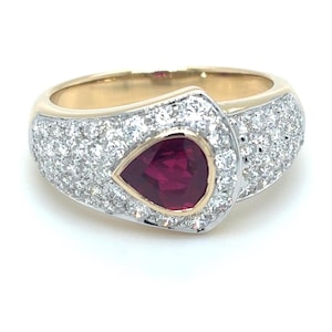Vintage Pigeon&#39;s Blood Ruby 1.30 carat with Diamonds on 18k Yellow Gold Ring, Second Hand Jewelry, Estate Jewelry