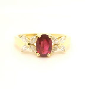 Vintage Natural Ruby with Diamonds on 18k Yellow Gold Ring, Second hand ring, Estate Jewelry