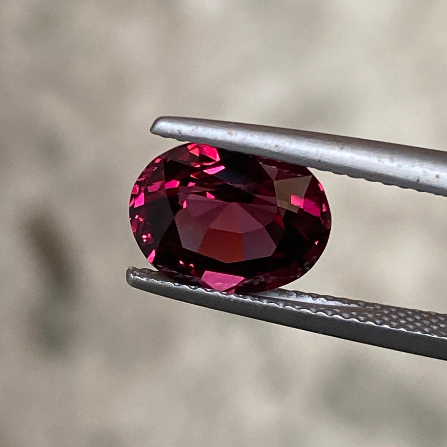 RARE ! RHODOLITE ROSE POURPRE DE TANZANIE : 1,44 CARAT