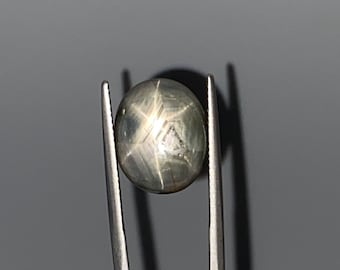 Zafiro estrella natural de Birmania, 20,01 ct: cabujón verde grisáceo