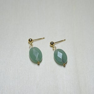 Aventurine earrings. Beautiful stainless steel earrings with aventurine. Also available in gold colour. Buttons or hoop earrings. Oorknopje