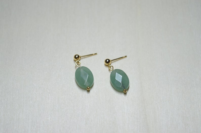 Aventurine earrings. Beautiful stainless steel earrings with aventurine. Also available in gold colour. Buttons or hoop earrings. Oorknopje