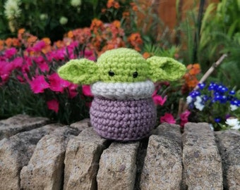 Crochet baby alien - handmade - Crochet plushie - green alien plush - Crochet gift - gift for him - gift for her