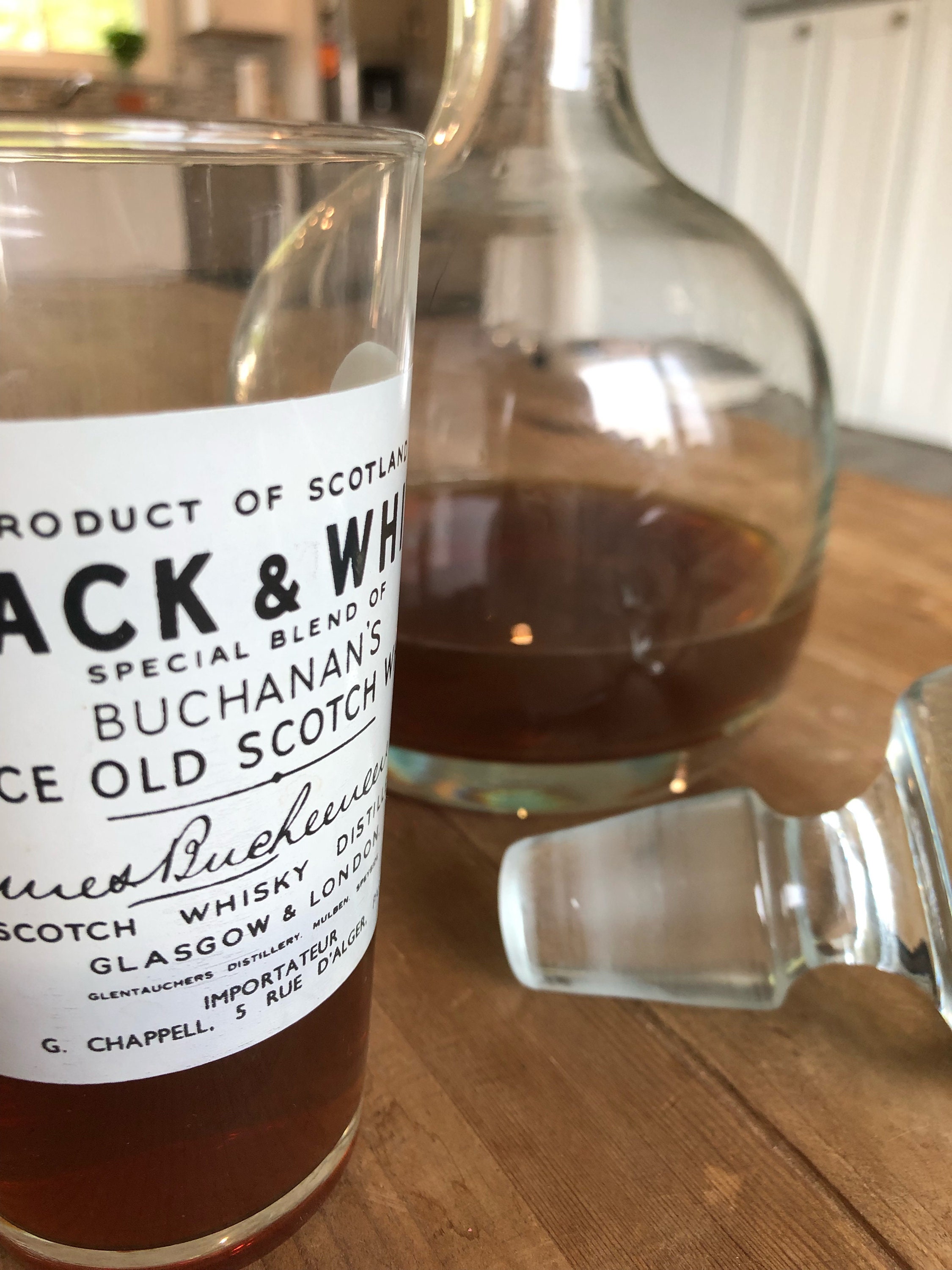 ウイスキー BLACK & WHITE CHOICE OLD SCOTCH WHISKY Black & White, Choice Old Scotch Whisky | Whiskey Bidders