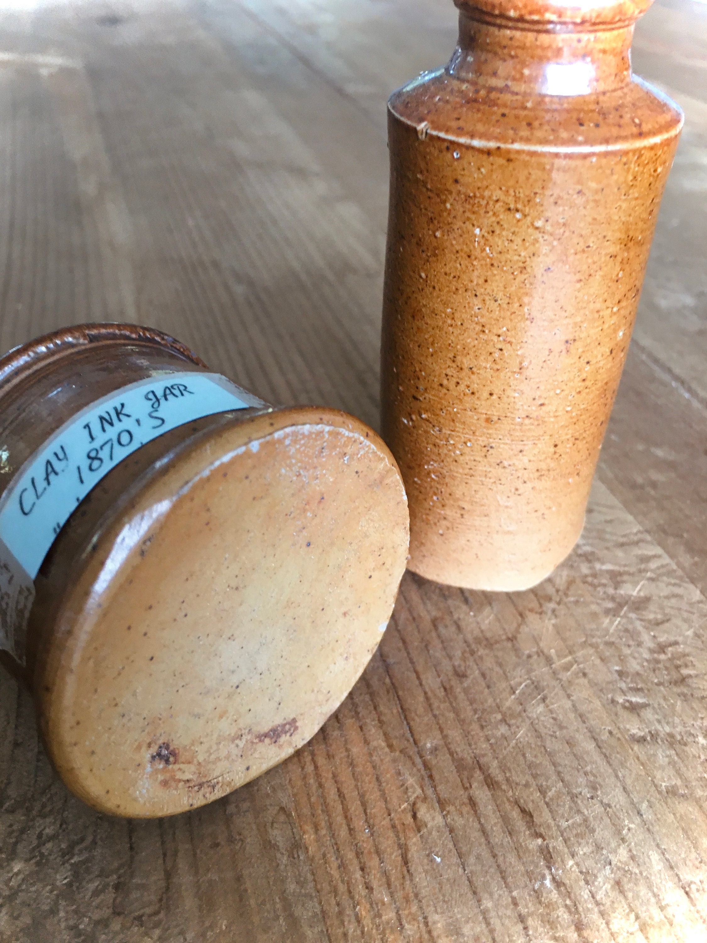 ハンドメイドインク壺 (積み革製・落とし陶磁器)