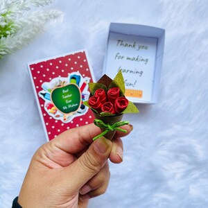 Cadeau pour enseignant Cadeau pomme personnalisé Cadeau pour le meilleur enseignant Bouquet de roses en papier miniature pour enseignant dans une boîte d'allumettes